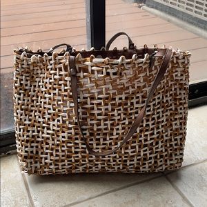 Paper woven shoulder bag brown and white